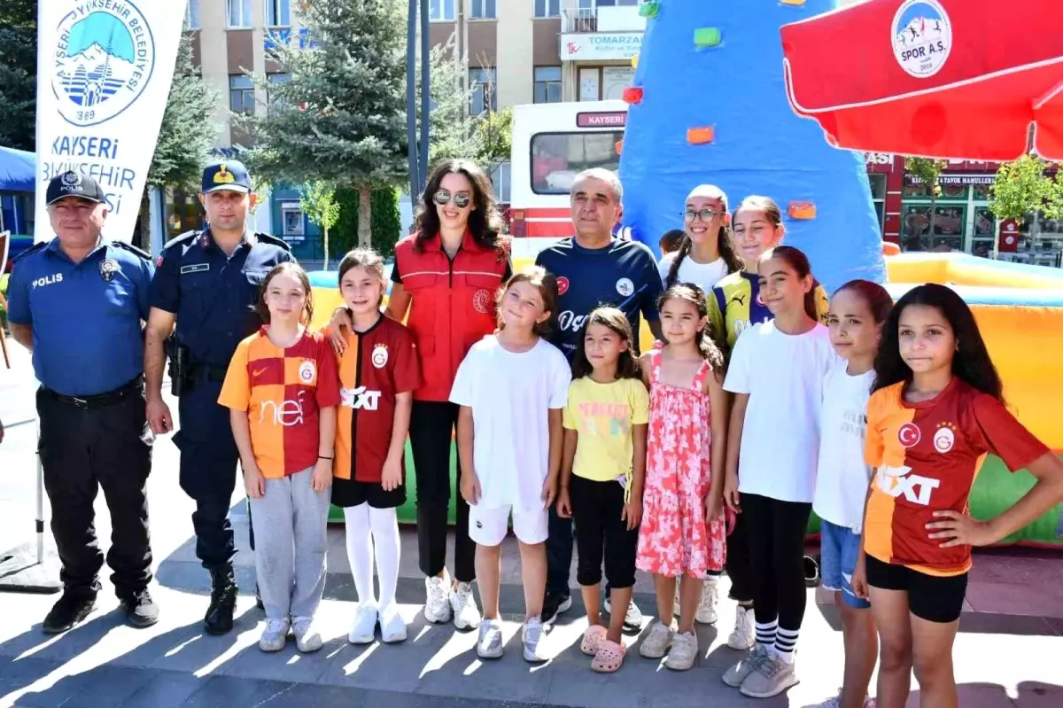 Tomarza'da Bağımlılıkla Mücadele Yürüyüşü Düzenlendi