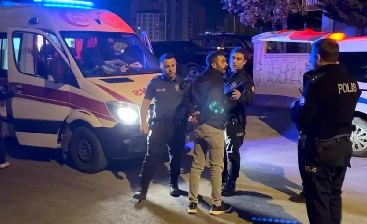 Baba, Çocuğunu Korurken Bıçaklandı