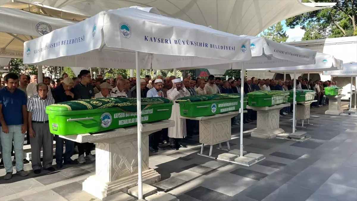 Kayseri'de Anne ve Oğul Trafik Kazasında Hayatını Kaybetti