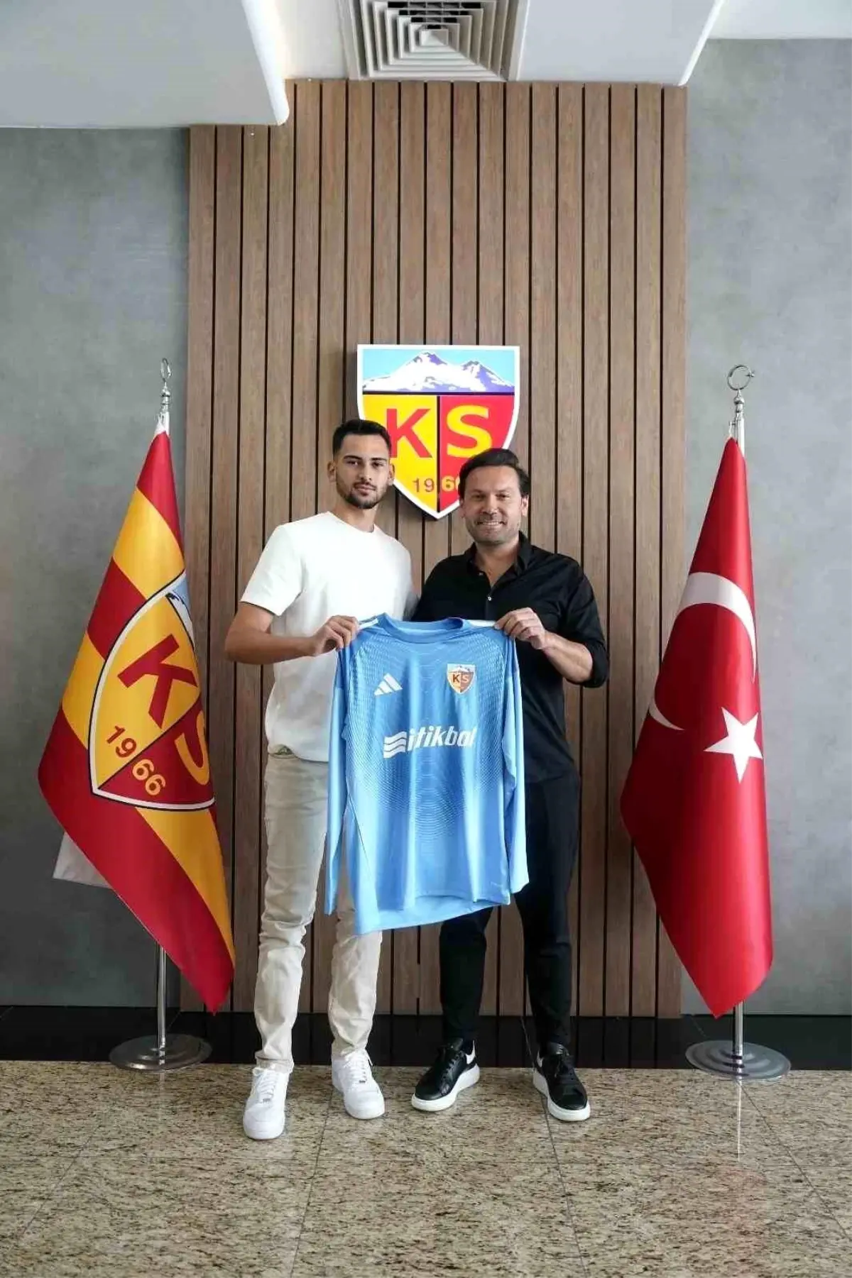 Kayserispor, Kaleci Deniz ile Anlaştı