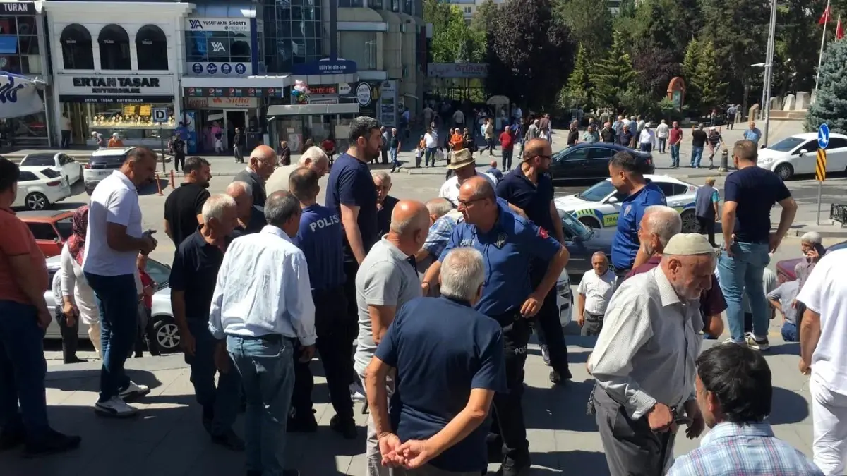 Cuma Namazında Bıçaklı Kavga