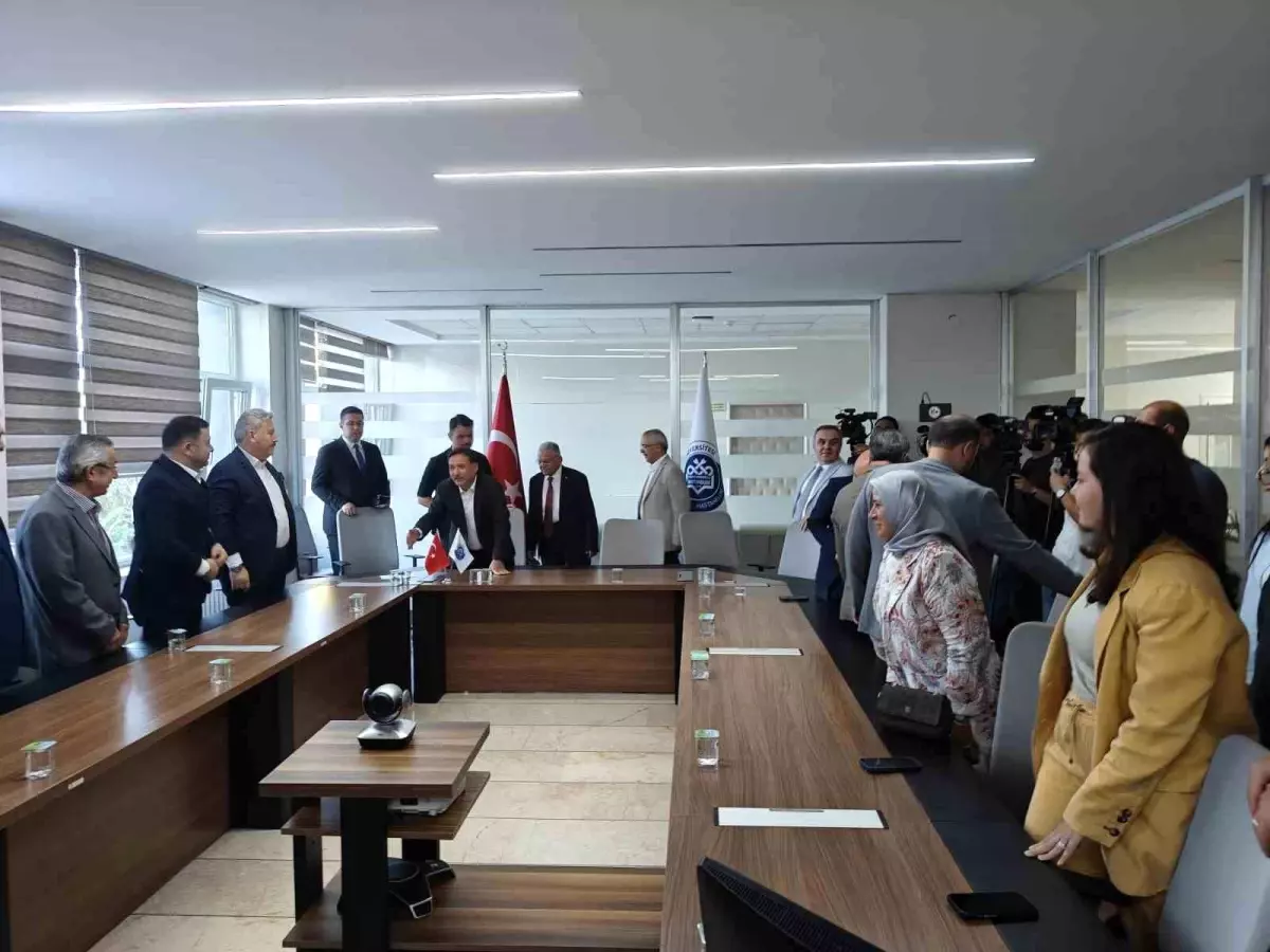 Erciyes Üniversitesi'nde Yenilenen Kliniklerin Açılışı Gerçekleşti