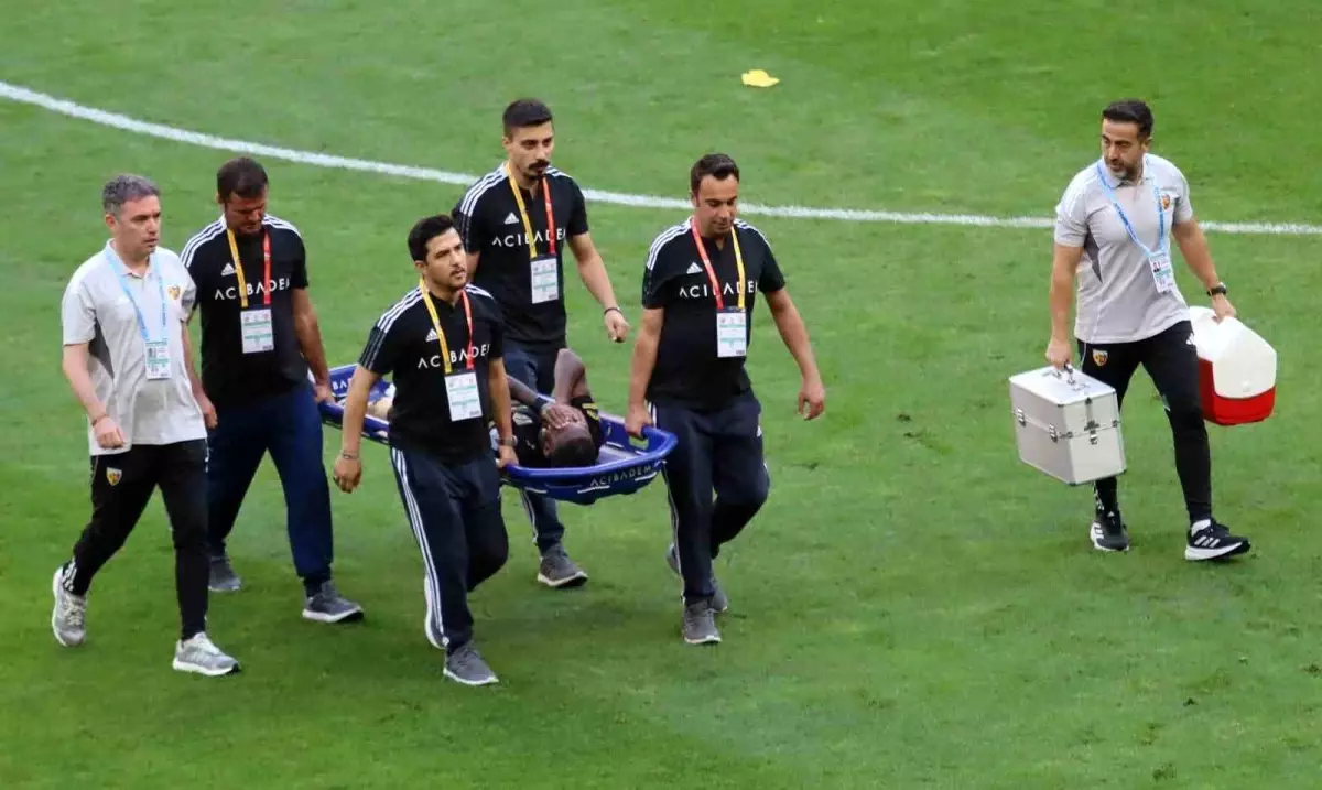 Carlos Mane 3 Hafta Sahalardan Uzak Kalacak