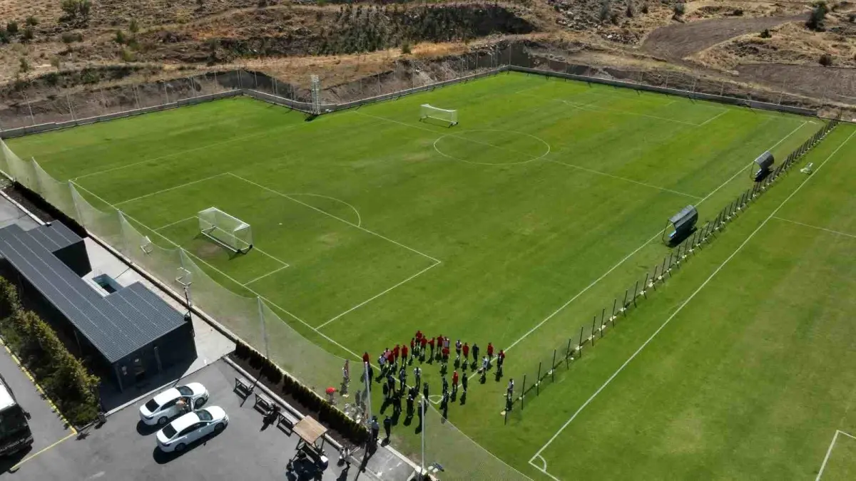 Kayseri Başkan Büyükkılıç, Erciyes Yüksek İrtifa Kamp Merkezi'ni Ziyaret Etti