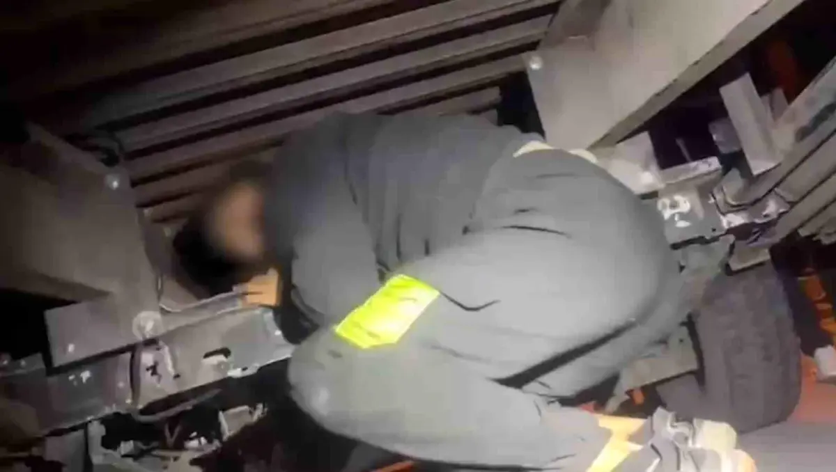 Kayseri'de Gizli Bölmede Düzensiz Göçmen Yakalandı