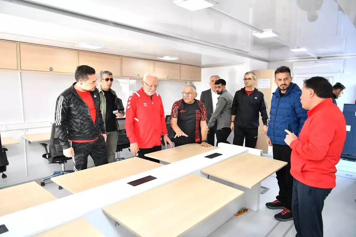 Kayseri'de Mobil Dijital Gençlik Merkezi Tanıtıldı