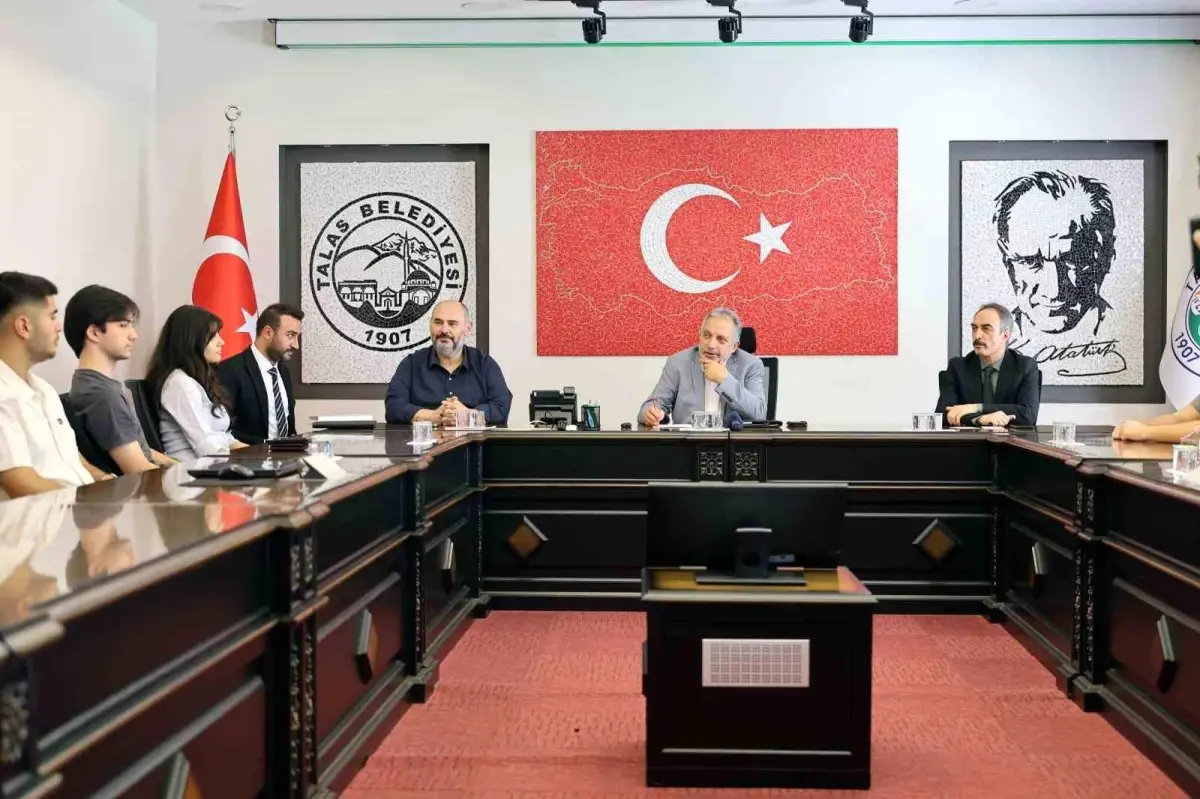 Talas Belediyesi'nin Kütüphaneleri Gençlerin Başarılarına Destek Oluyor