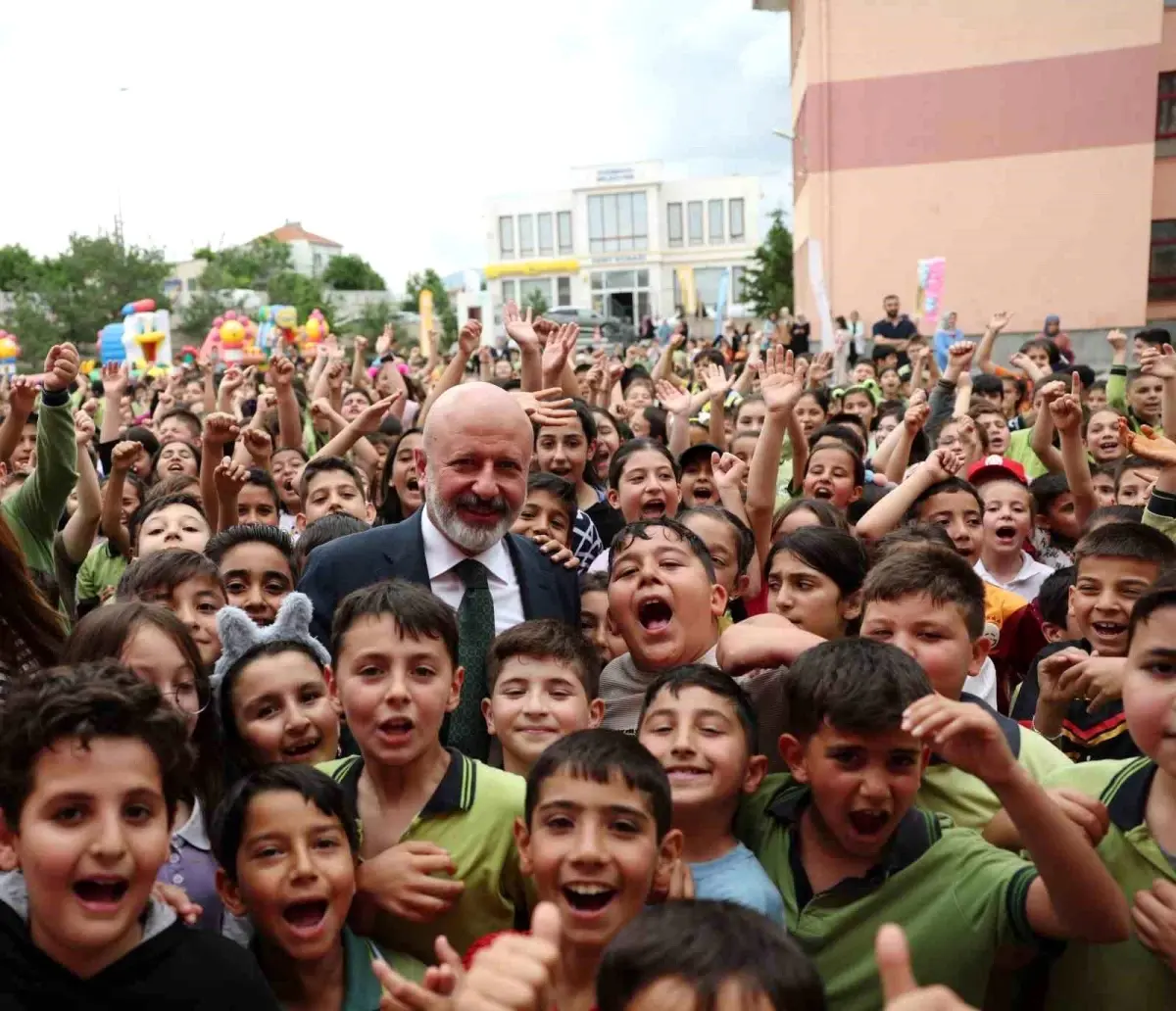 Başkan Çolakbayrakdar: 'Evlatlarımızı mutlu etmek için çalışıyoruz'