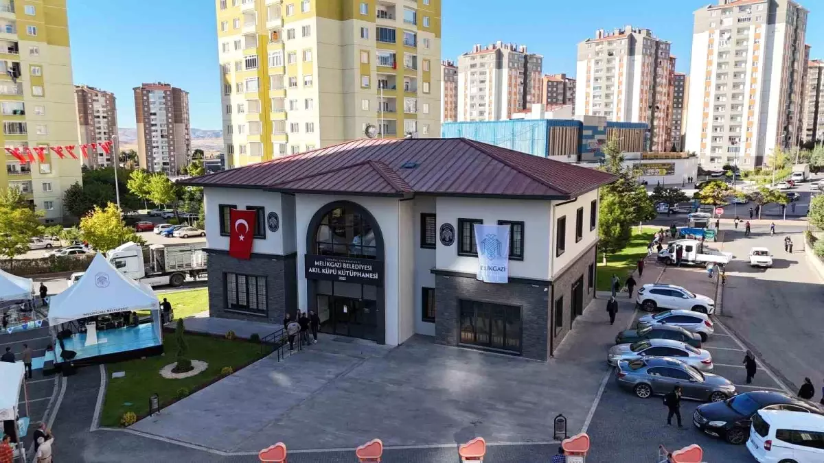 Melikgazi Belediyesi'nden 'Akıl Küpü Kütüphanesi' Açılışı