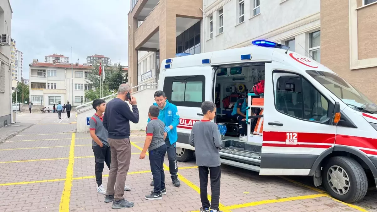 Kayseri'de Yangın Ziline Basan Öğrenci İzdihama Neden Oldu