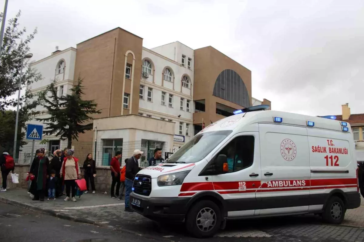 Kayseri'de Okulda İzdiham: 15 Öğrenci Yaralandı