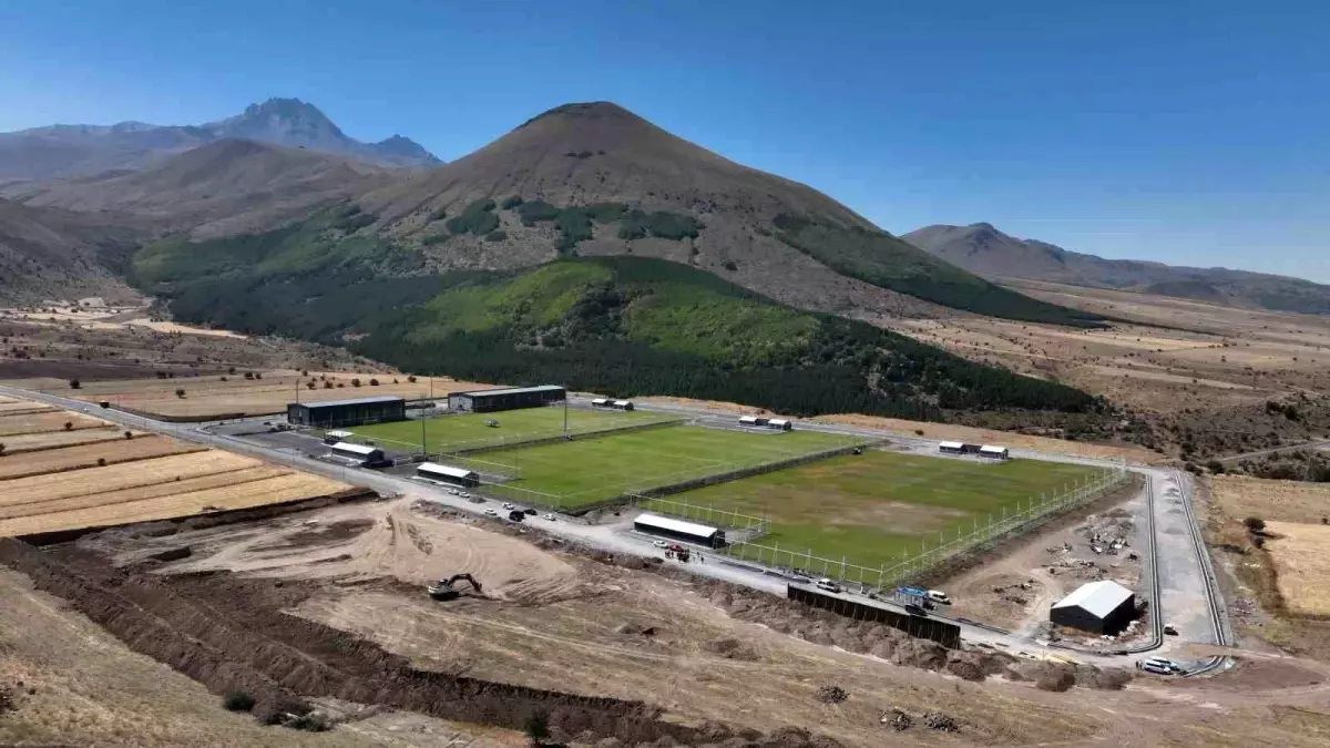 Kayseri'de Erciyes'e Uluslararası Standartlarda Atletizm Pisti Yapılıyor