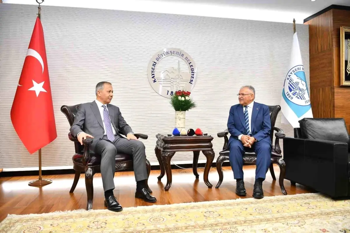İçişleri Bakanı Yerlikaya, Kayseri Büyükşehir Belediye Başkanı Büyükkılıç'ı Ziyaret Etti
