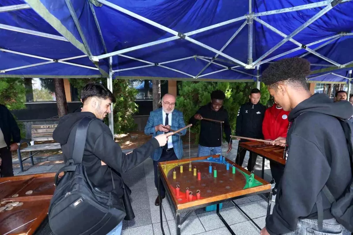 Kayseri Büyükşehir Belediyesi'nden Öğrencilere Bilgilendirme Desteği