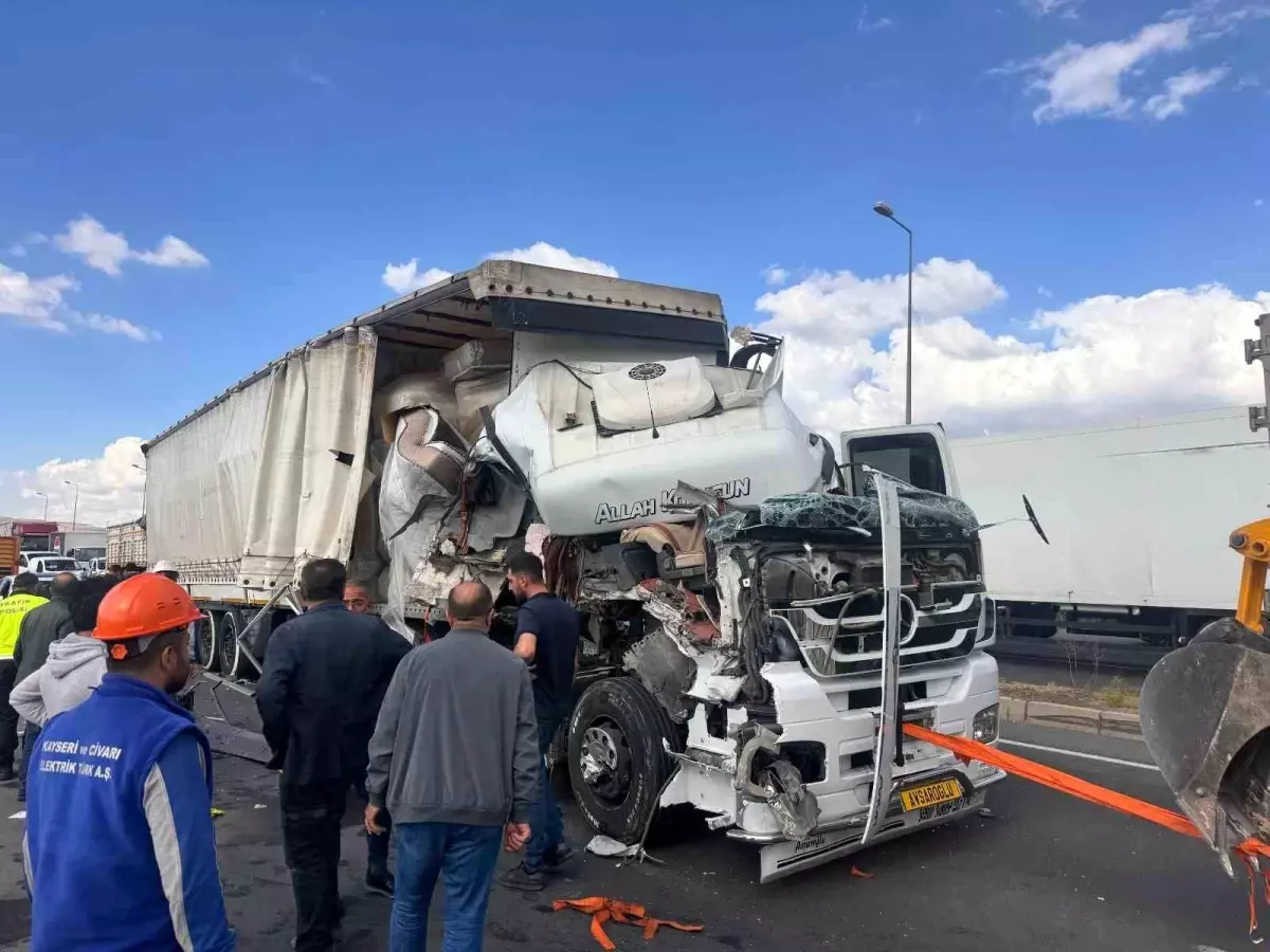 Kayseri'de Zincirleme Kaza: 3 Yaralı