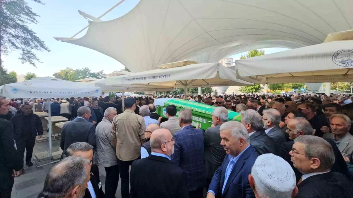 Prof. Dr. Şükrü Karatepe'nin Eşi Gönül Karatepe Son Yolculuğuna Uğurlandı