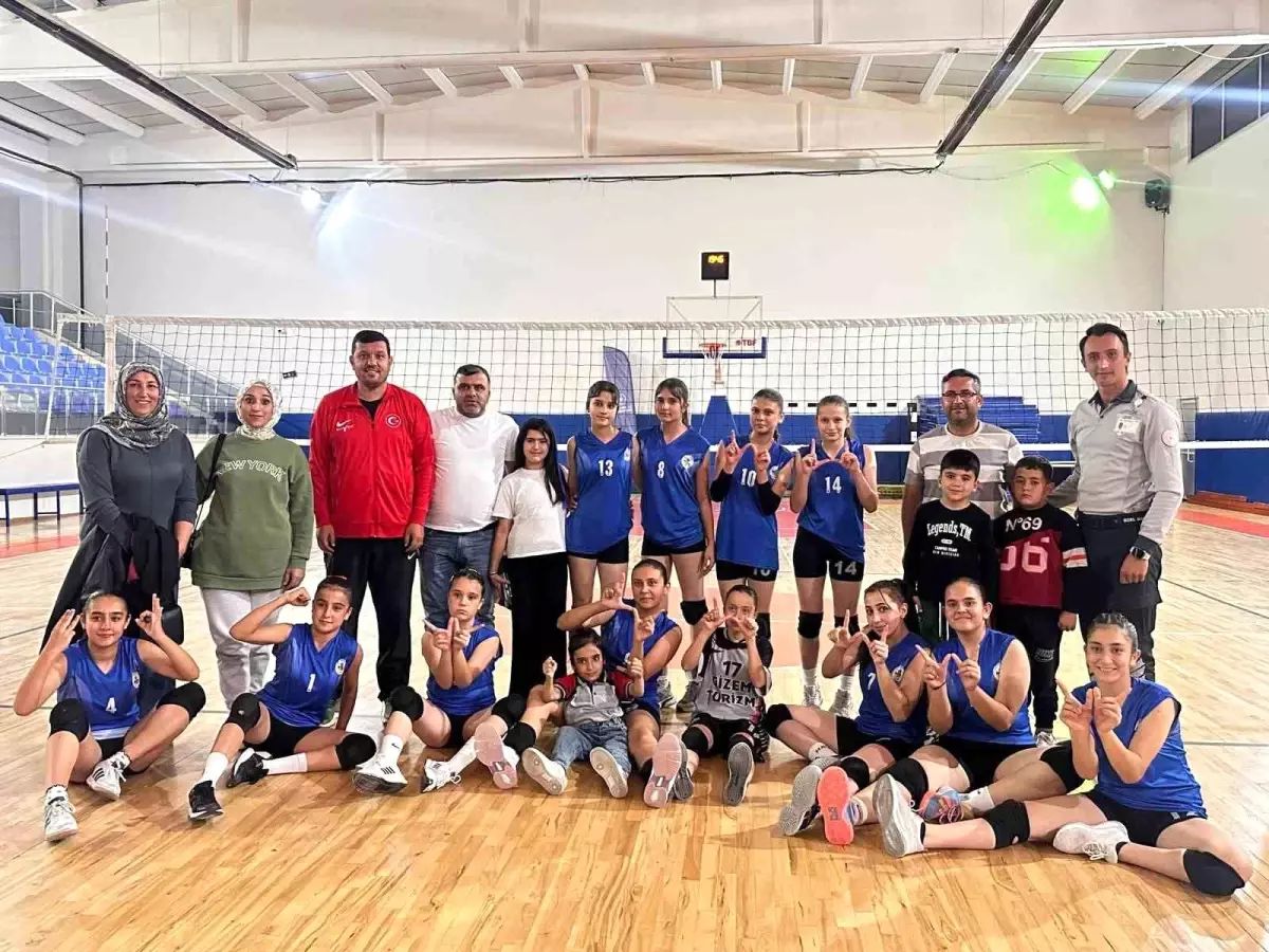 Tomarza Belediyespor Kız Voleybol Takımı'ndan Ezici Galibiyet
