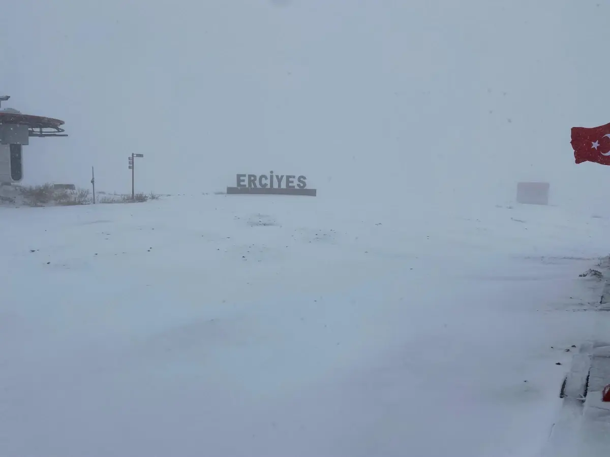 Erciyes'te Kar Yağışı Başladı