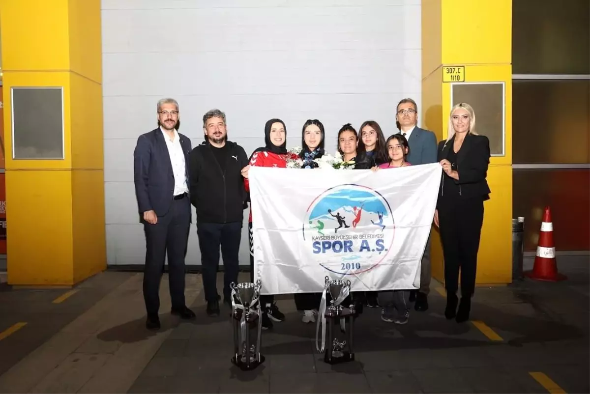 Elif Ceren Uzunçakmak'tan Çifte Şampiyonluk