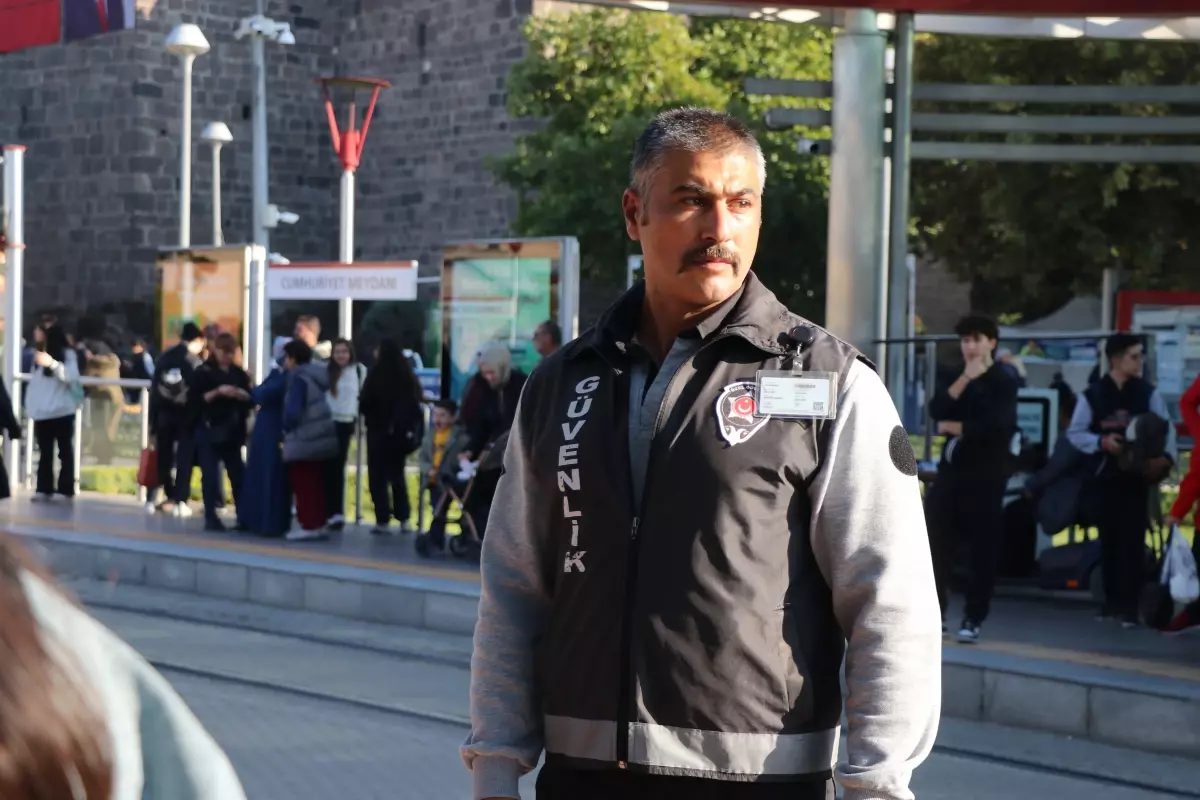 Güvenlik Görevlisi Yolcuyu Kurtardı