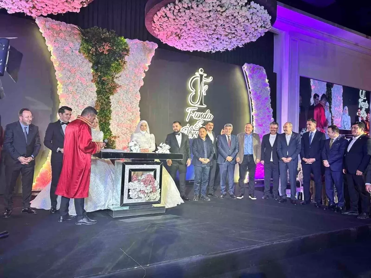 İsa Gün'ün Oğulları Evlendi