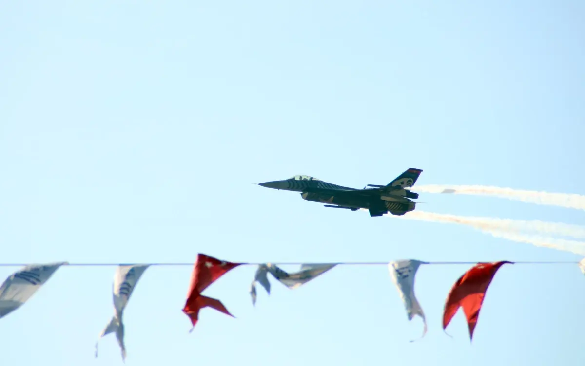 SOLOTÜRK Kayseri semalarında gösteri uçuşu yaptı