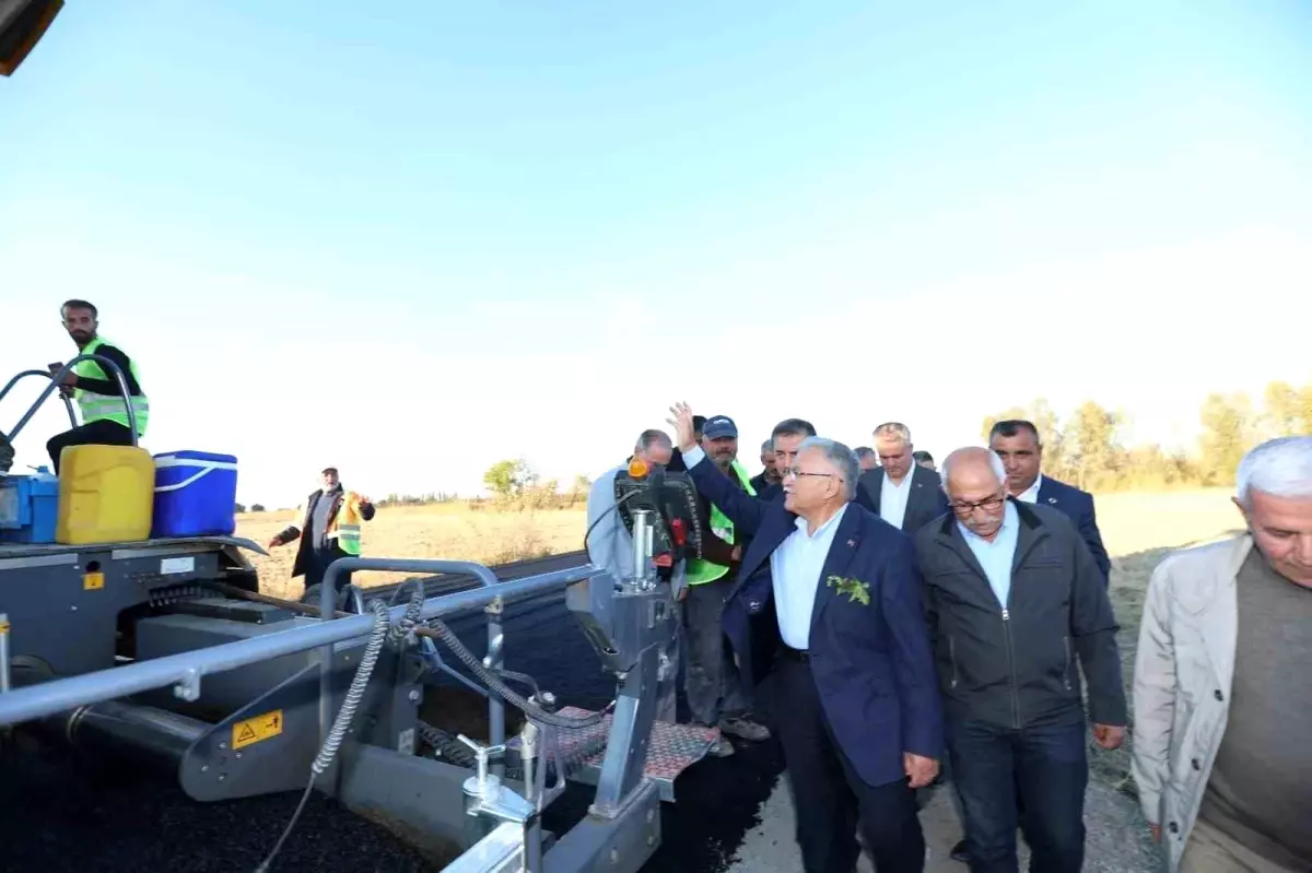 Kayseri'de Kırsal Yollar İçin 15 Bin Ton Asfalt Çalışması