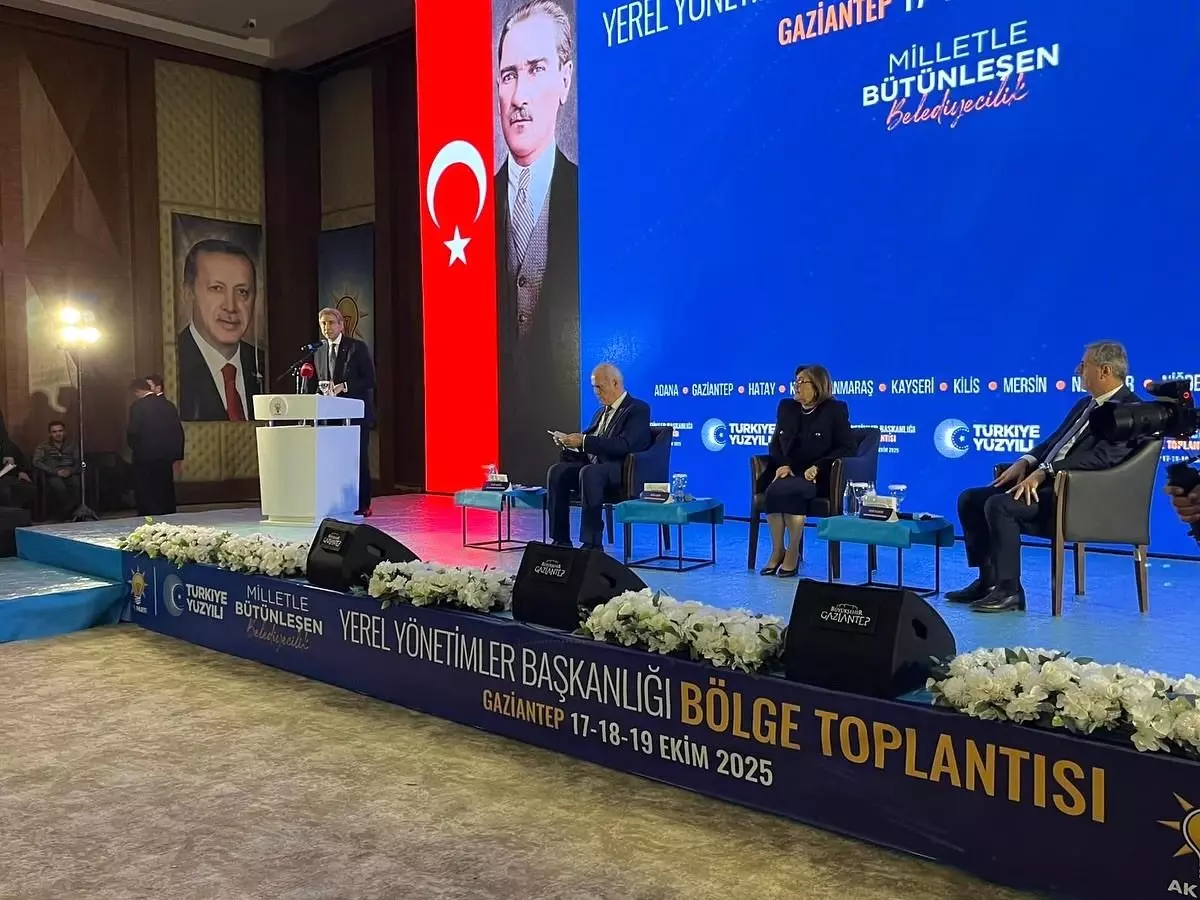 Büyükkılıç, AK Parti'nin Gaziantep'teki Yerel Yönetimler Değerlendirme Toplantısına katıldı