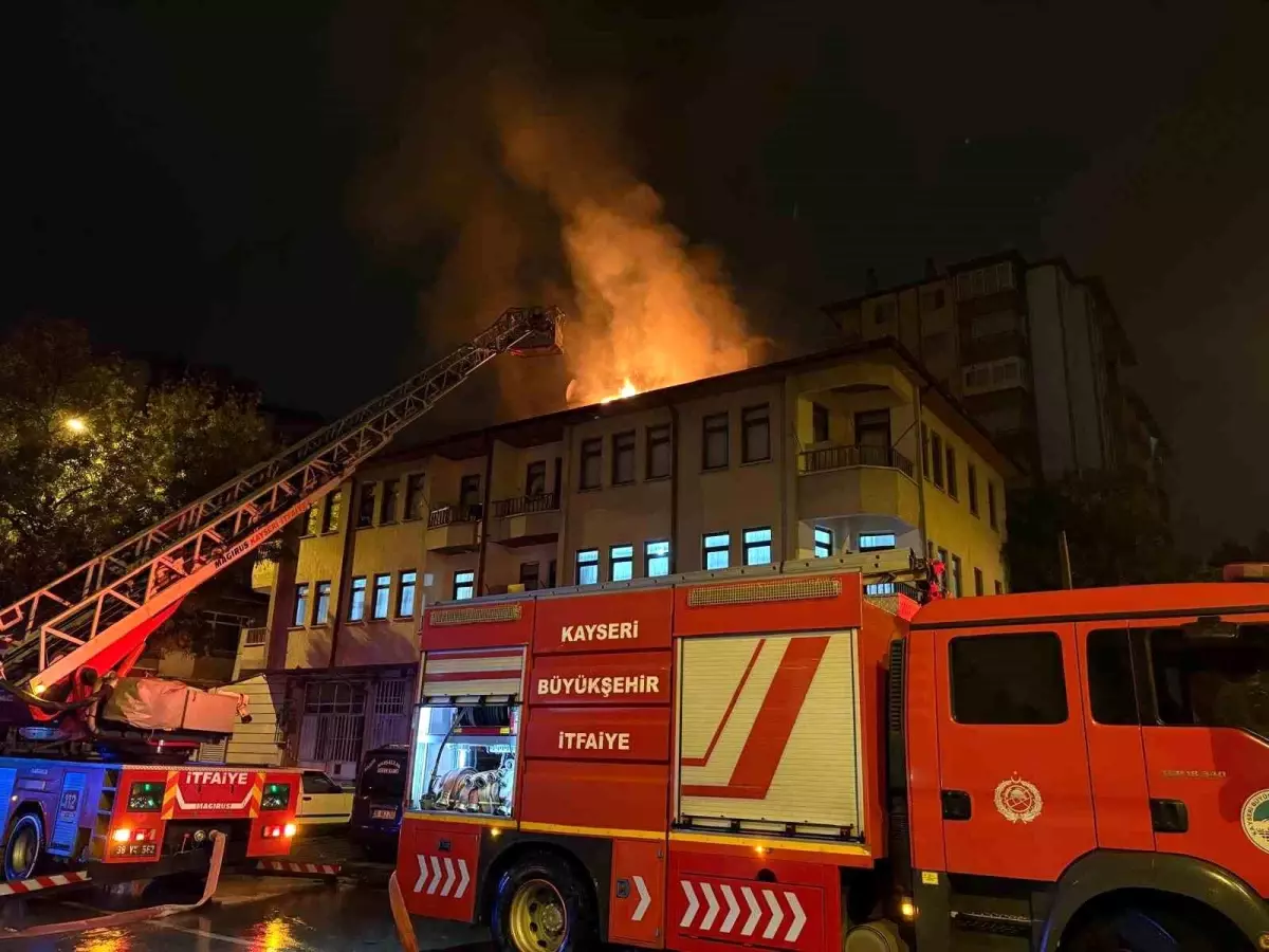 Eşiyle Kavga Eden Koca Çatıyı Yaktı