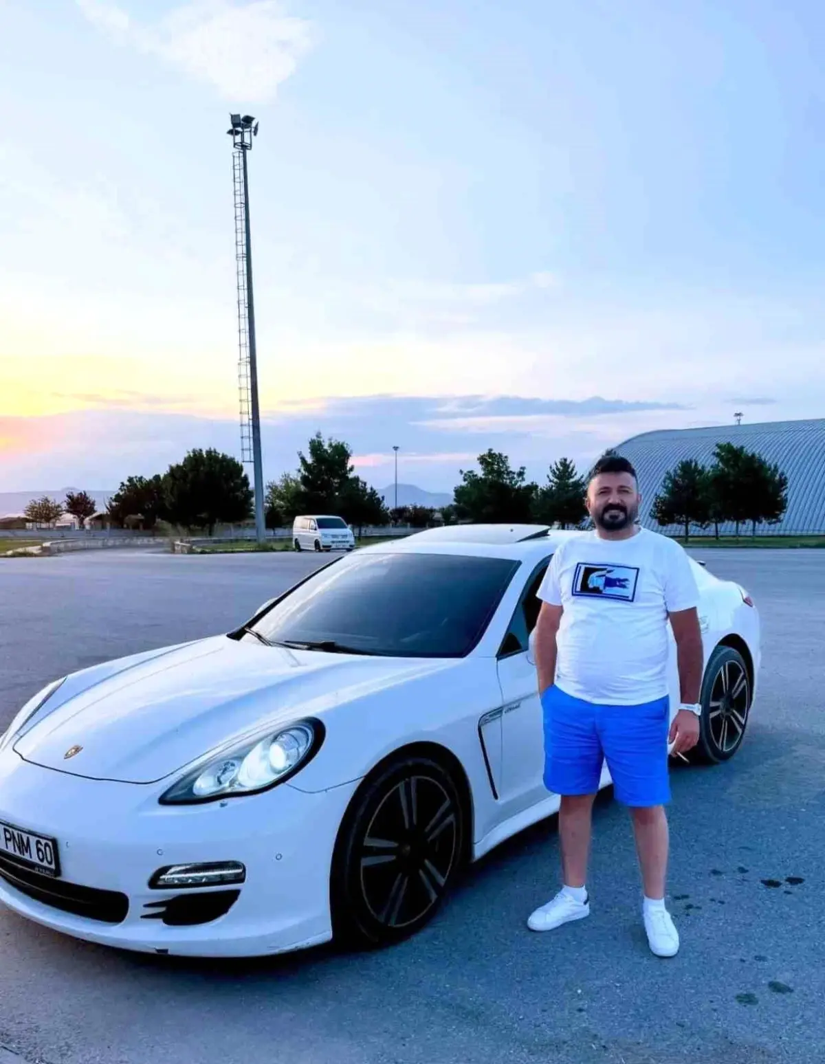 İş adamına kanlı pusu! Aracına kurşun yağdırdı