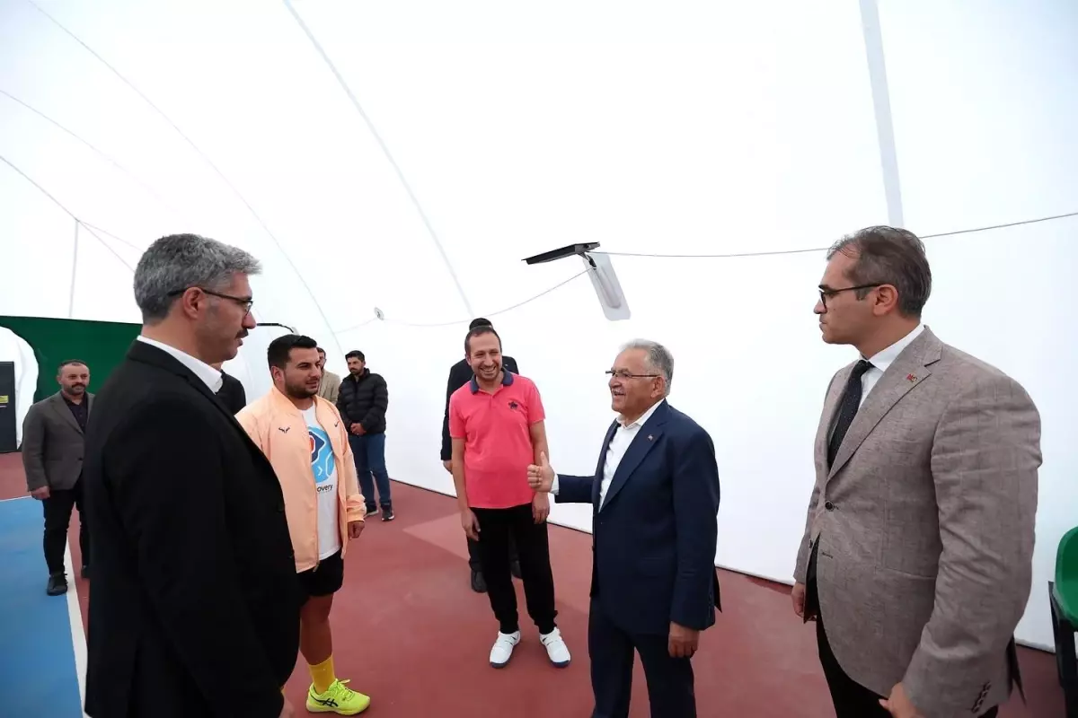 Kayseri'ye Modern Tenis Kortları!