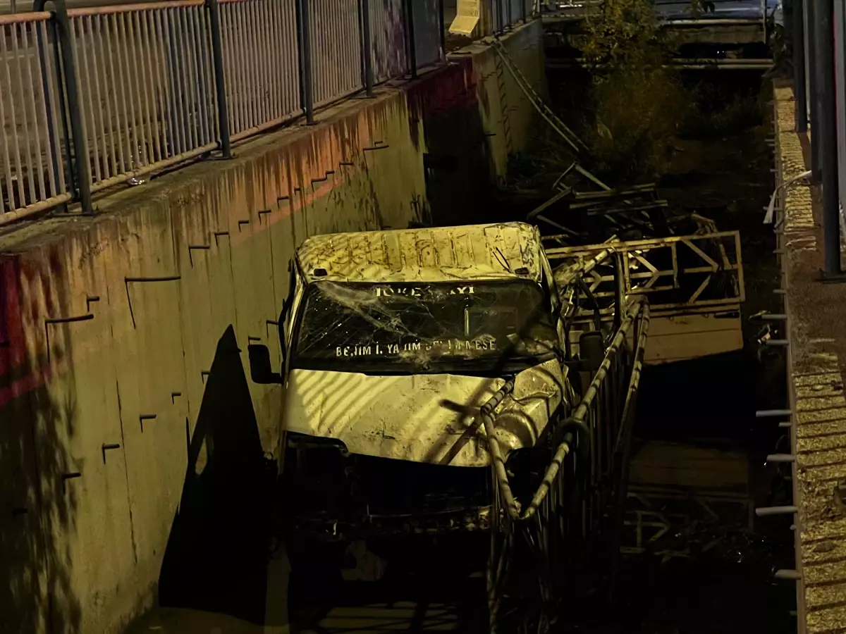 Kayseri'de Kamyonet Sulama Kanalına Düştü