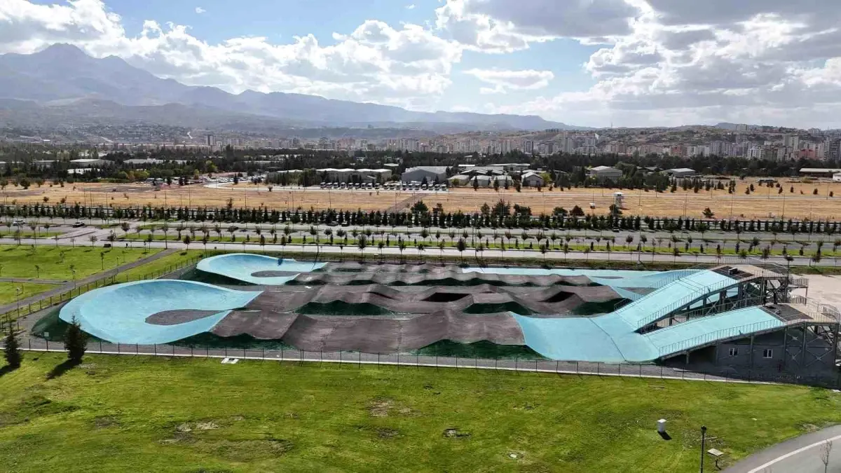 Büyükşehir'in BMX Parkuru ve Bisiklet Eğitim Alanı açılıyor