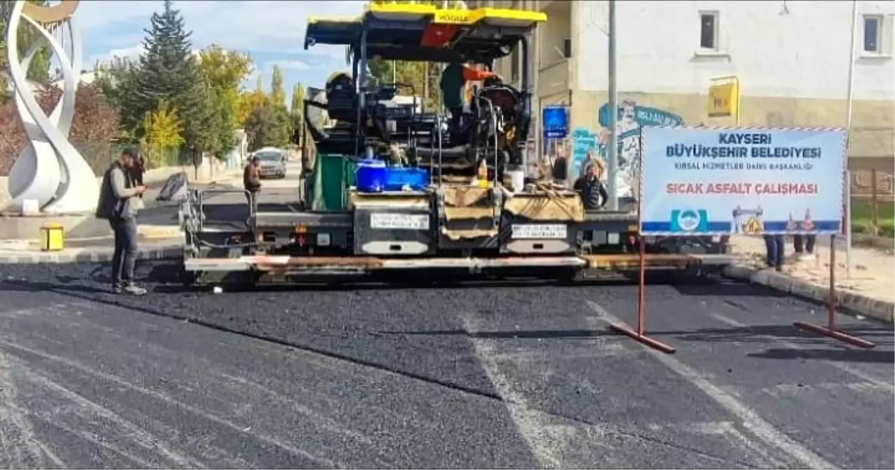 Kayseri Pınarbaşı'nda 48 Saatte 2 Bin 176 Ton Sıcak Asfalt Serimi Yapıldı