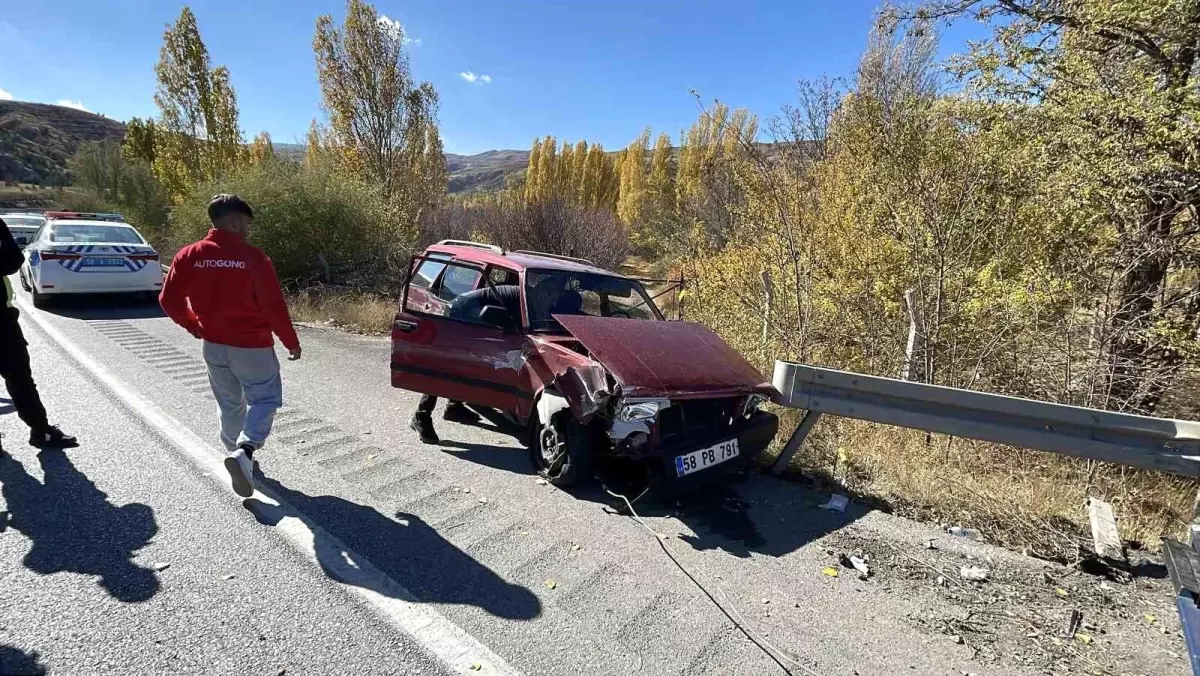 Sivas'ta Trafik Kazası: 2 Yaralı