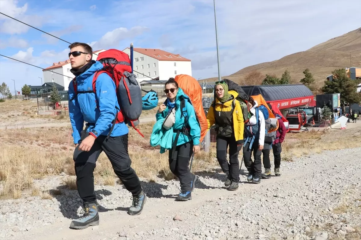 Kayseri'de Cumhuriyet İçin Zirve Tırmanışı