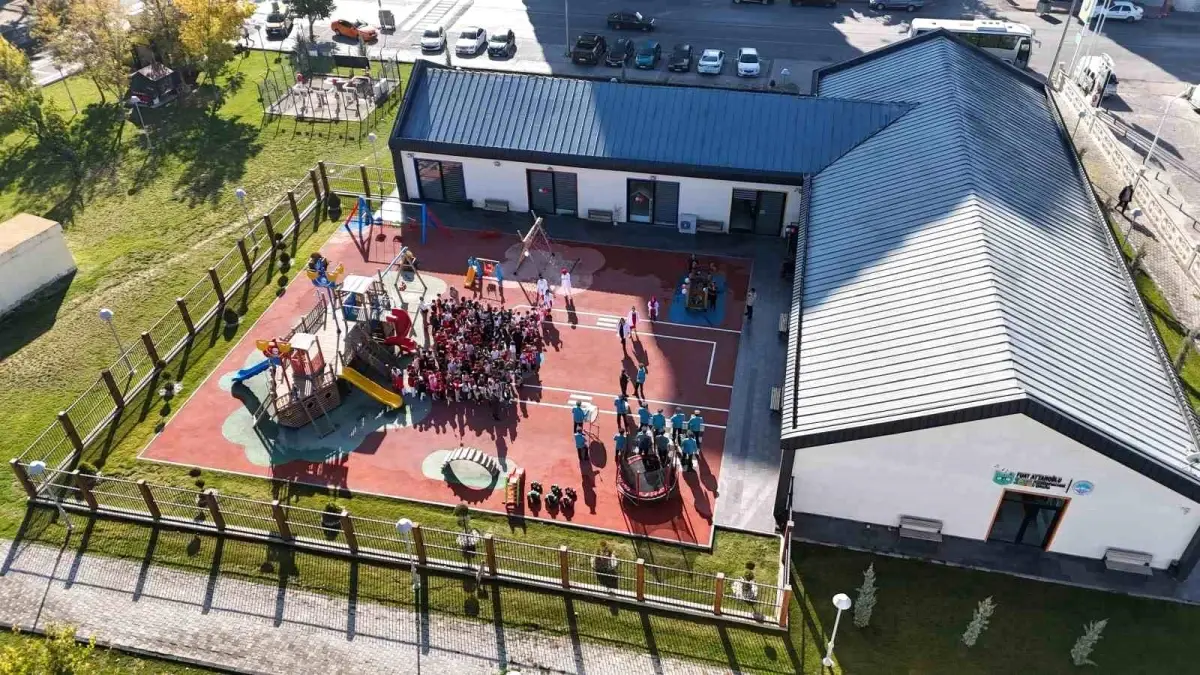 Kayseri'de 29 Ekim Cumhuriyet Bayramı Coşkusu: Çocuklar Mehter Takımı ile Eğlendi