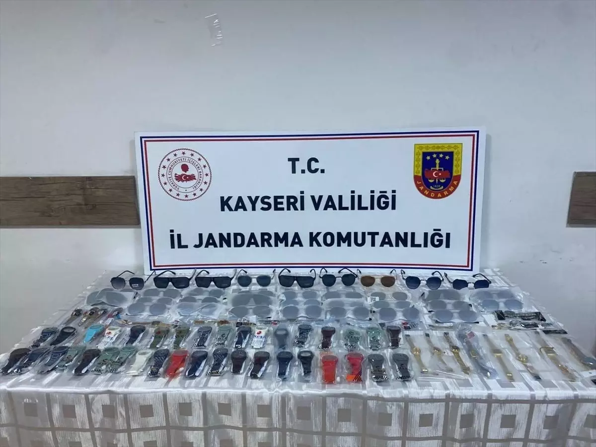 Kayseri'de Kaçak Saat ve Gözlük Operasyonu