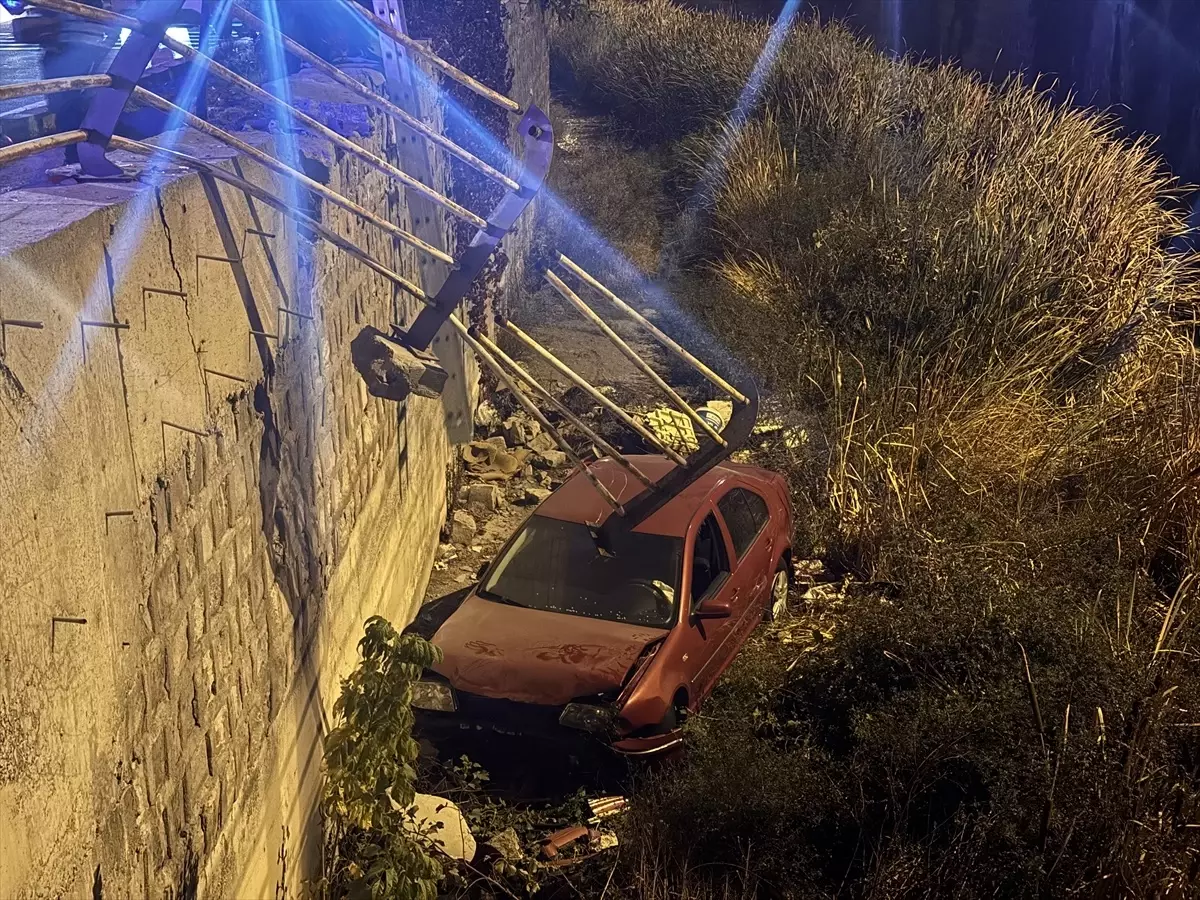 Kocasinan'da Otomobil Kanalda, Sürücü Sağ Kurtuldu