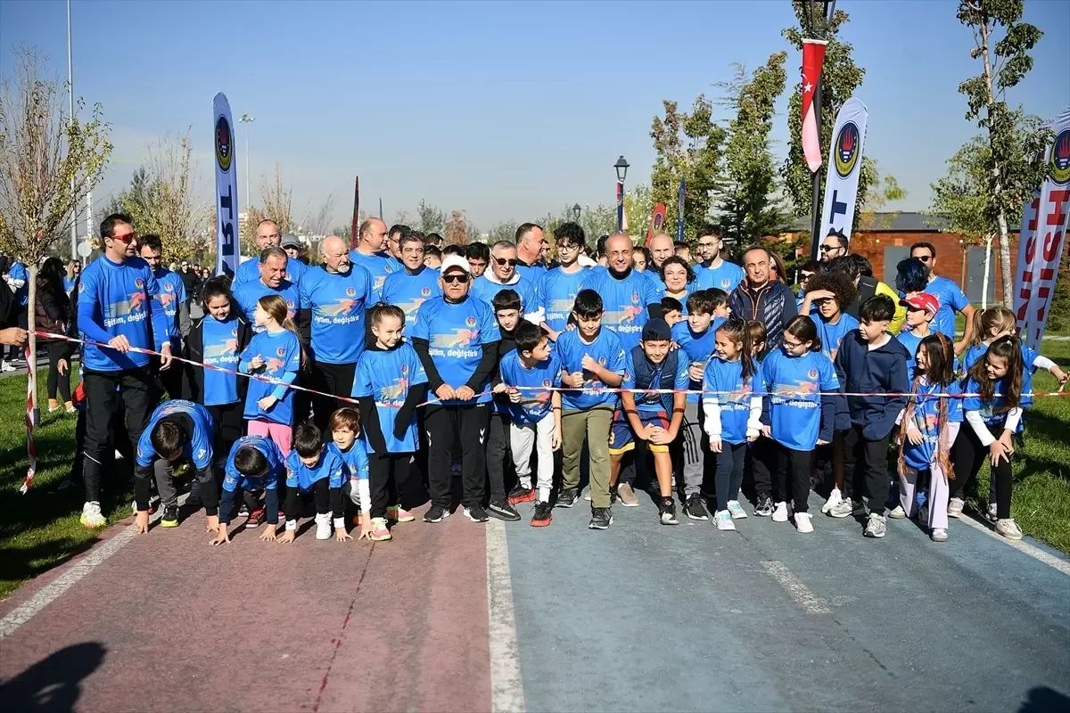 Başkan Büyükkılıç, Türk Eğitim Derneği'nin düzenlediği koşuya katıldı