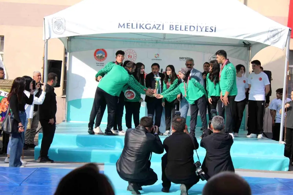 62. ERVA SERSİM İbrahim Ustaoğlu Spor Okulu Açıldı