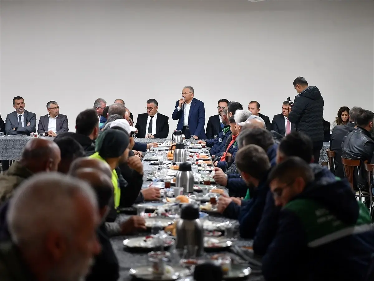 Büyükkılıç'tan Personeline Kahvaltı