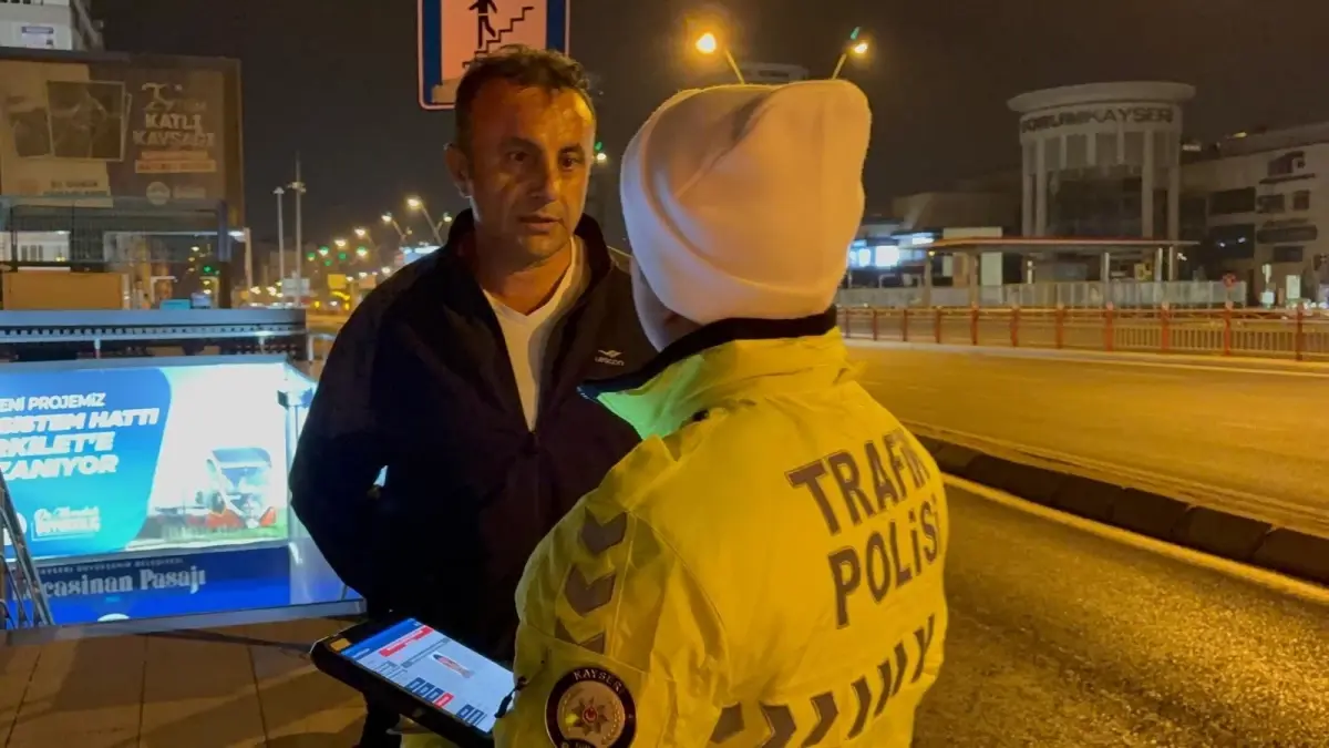 Kayseri'de Ehliyetsiz Sürücü Şoku: Otomobili Alması İçin Çağrılan Kişi de Ehliyetsiz Çıktı