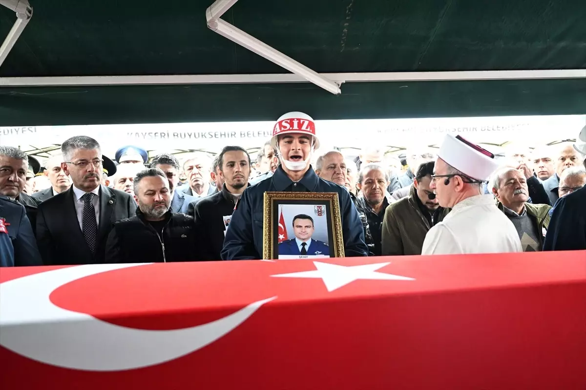 Şehit Hava Pilot Binbaşı Nihat İlgen'in cenazesi, Kayseri'de son yolculuğuna uğurlandı