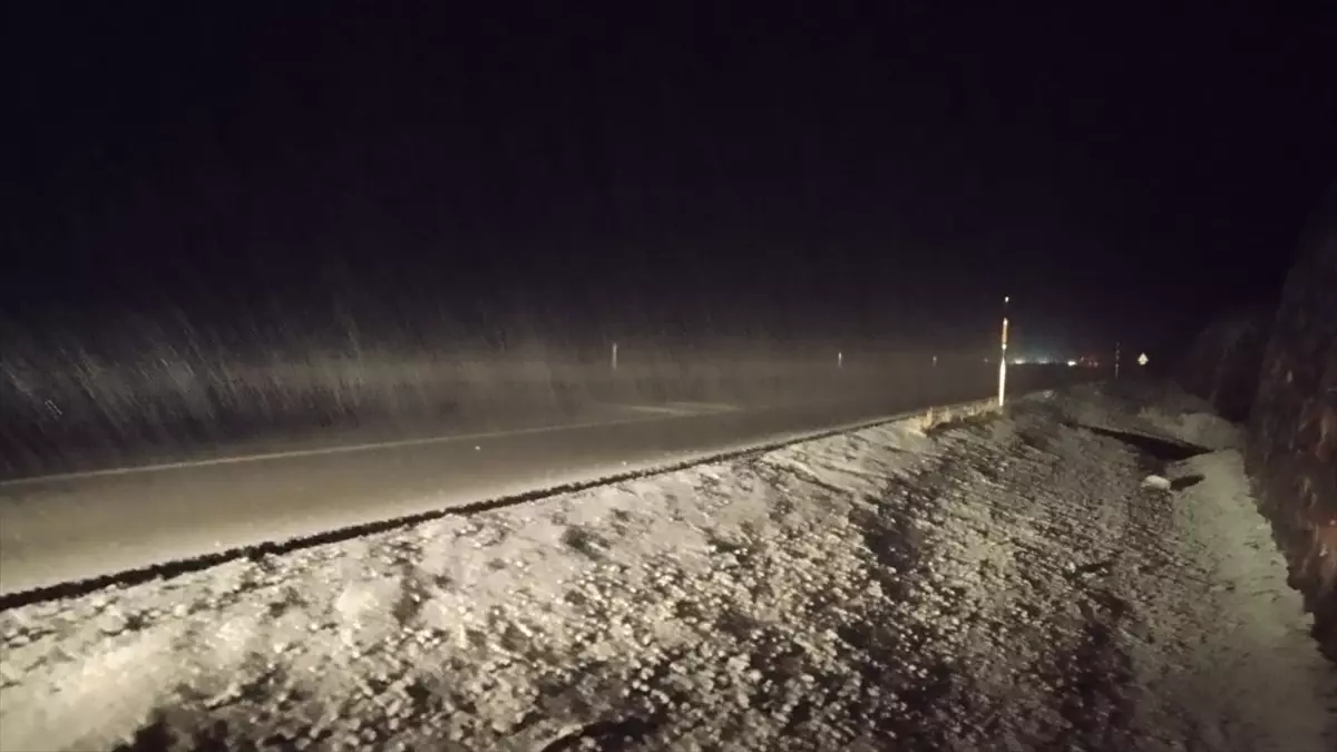 Malatya-Kayseri Yolu'nda Kar Yağışı Etkili