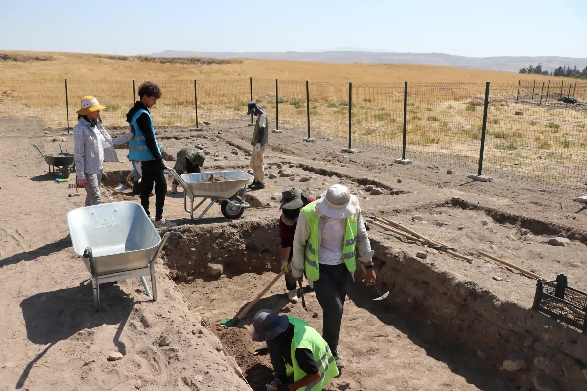 Kültepe'de Türk ve Koreli Arkeologlardan Ortak Kazı