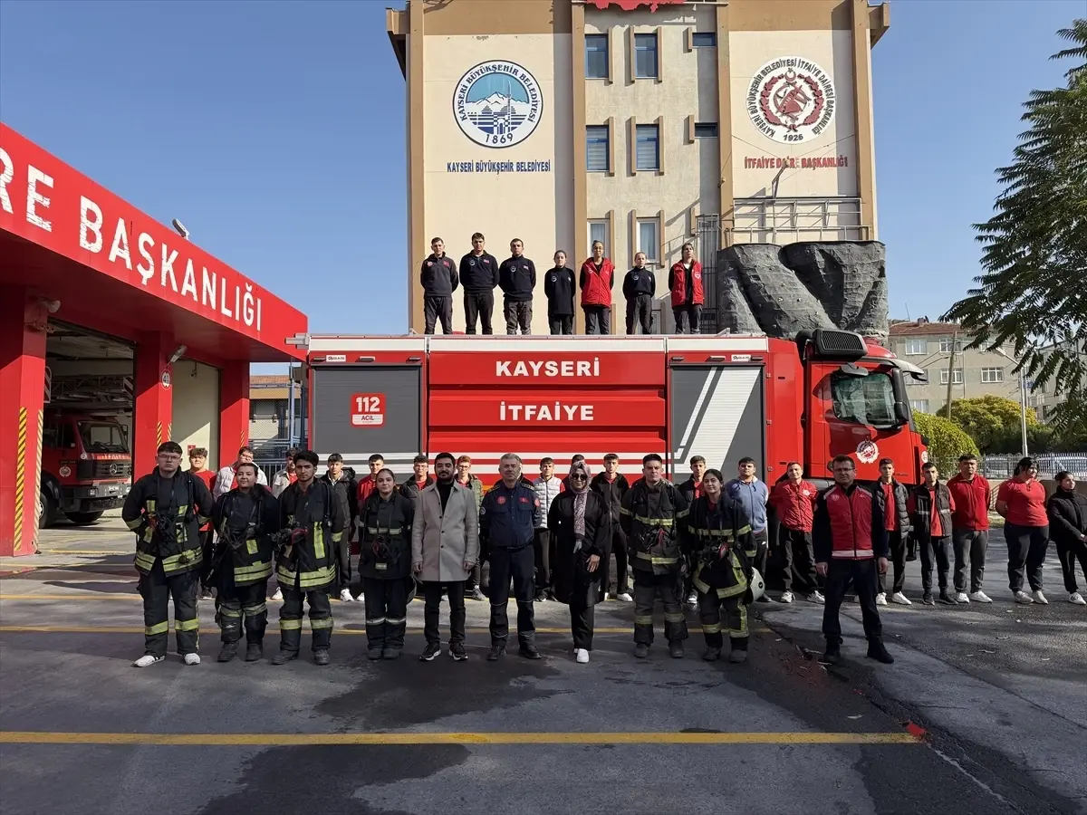 Kayseri'de Lise Öğrencilerine İtfaiye Eğitimi