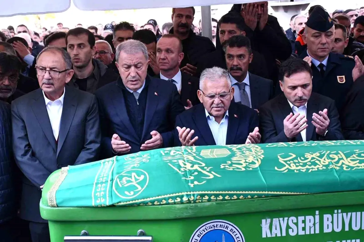 Kayseri Büyükşehir Belediye Başkanı Büyükkılıç'ın Ağabeyi Hayatını Kaybetti