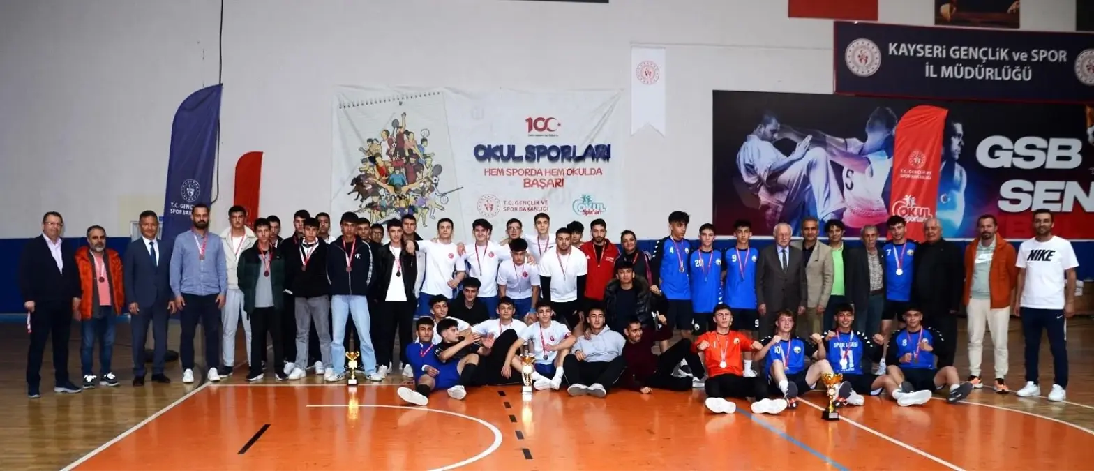 Kayseri Liseli Gençler Hentbol İlBirinciliği sona erdi