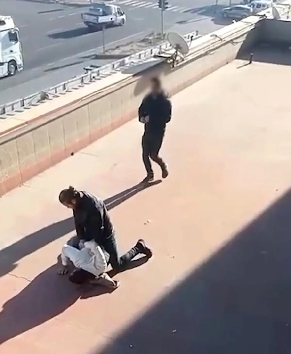 Aranan Şahıs Terasta Yakalandı